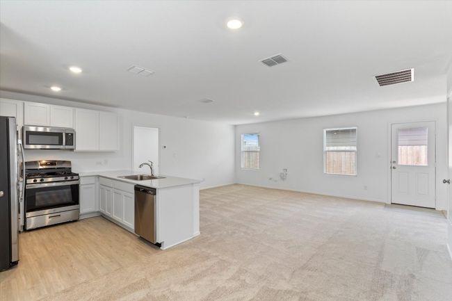 252 Sambre St, House other with 3 bedrooms, 2 bathrooms and 2 parking in Kyle TX | Image 4