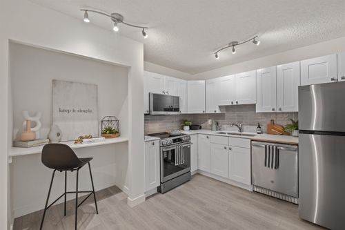 201-2012 Fullerton Ave, North Vancouver, BC, V7P3E3 | Card Image