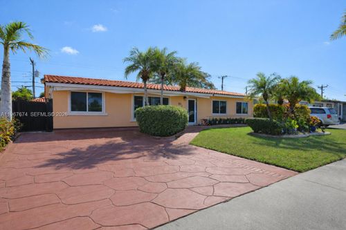 1901 Sw 90th Ave, Miami, FL, 33165-8245 | Card Image
