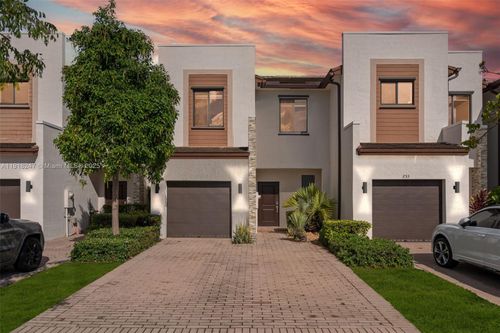 245 Ne 210th St, Miami, FL, 33179-2171 | Card Image