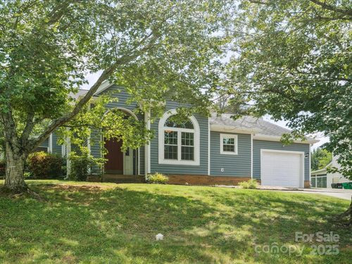 8323 Bedford Green Ln, Charlotte, NC, 28215-7061 | Card Image