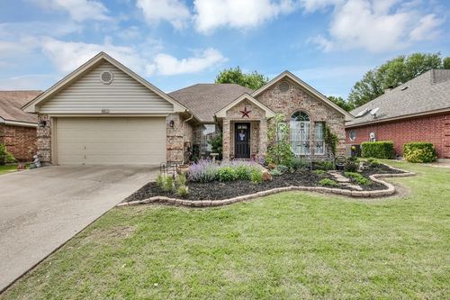 6813 Hadley Dr, North Richland Hills, TX, 76182-4441 | Card Image