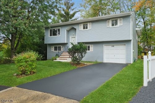 446 W 6th Ave, Roselle, NJ, 07203-1873 | Card Image