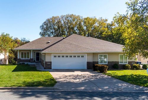 424 French Rd, Onalaska, WI, 54650-8647 | Card Image