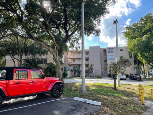 401-9471 Evergreen Pl, Davie, FL, 33324-4339 | Card Image