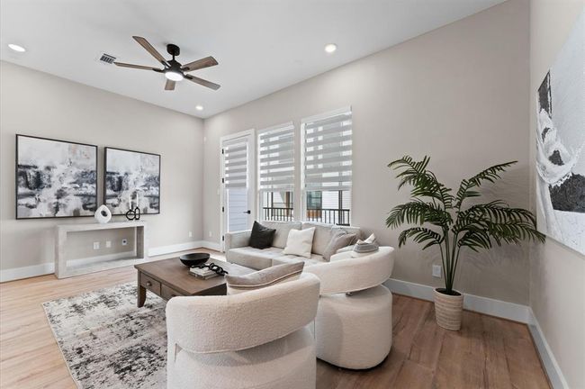 K - 4013 Griggs Rd, House other with 3 bedrooms, 4 bathrooms and 2 parking in Houston TX | Image 7