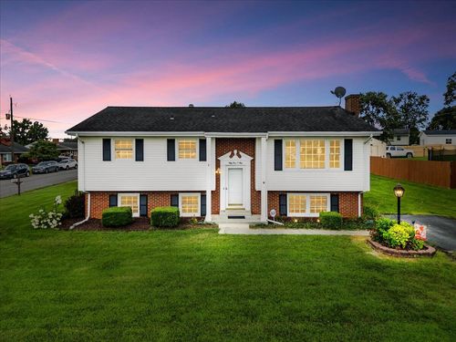 5904 Plantation Rd, Roanoke, VA, 24019-4967 | Card Image