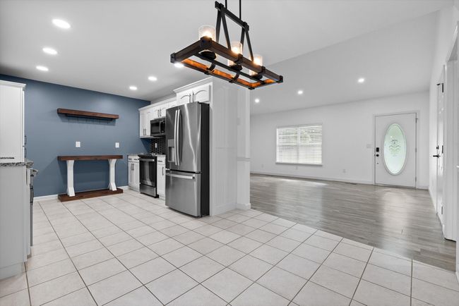 Dining and kitchen | Image 11