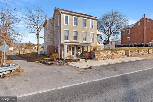 205 W Main St, NEWBURG, PA, 17240-8118 | Card Image