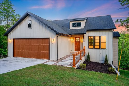 15 Montgomery Ln, Bella Vista, AR, 72715-8933 | Card Image