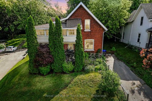 233 Queen St, Midland, ON, L4R3G9 | Card Image
