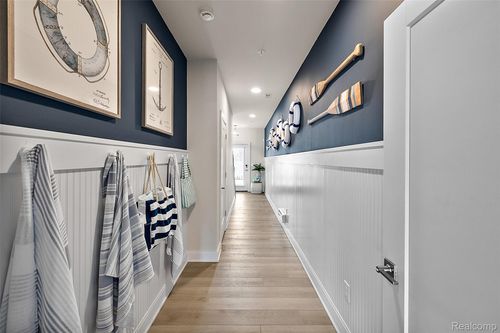 124 Heights Road, Lake Orion Village, MI, 48362 | Card Image