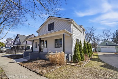 226 Hickory St, Milford, MI, 48381-1943 | Card Image