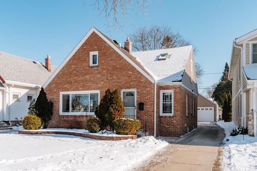 4864 N Hollywood Avenue, Whitefish Bay, WI, 53217 | Card Image