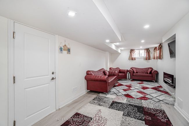 89 Parity Rd, House other with 6 bedrooms, 6 bathrooms and 4 parking in Brampton ON | Image 31