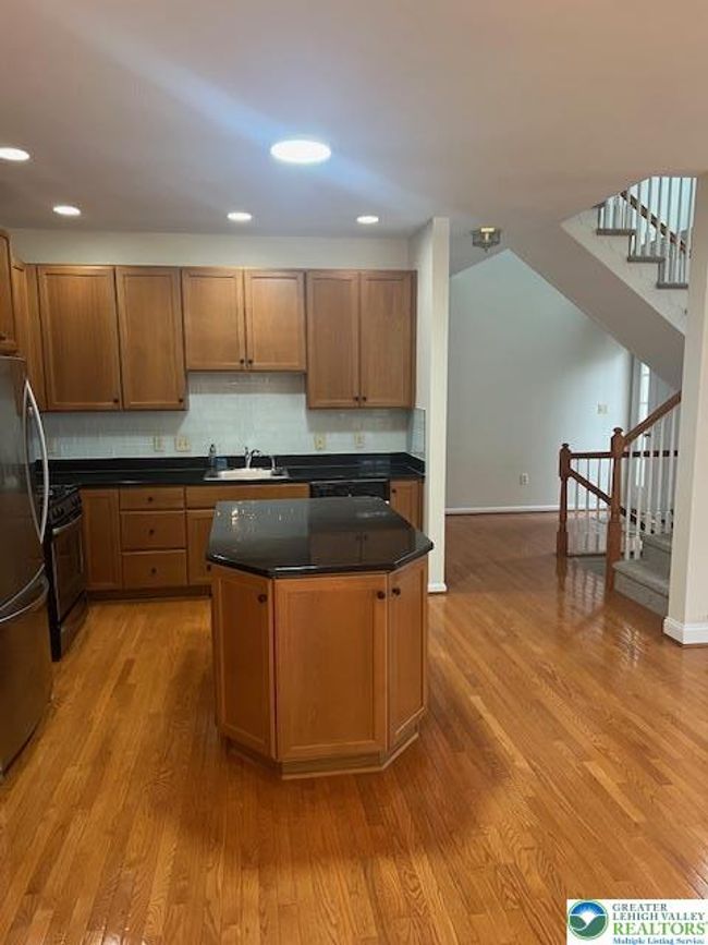 5232 Spring Ridge Dr E, Townhouse with 3 bedrooms, 3 bathrooms and null parking in Macungie PA | Image 4