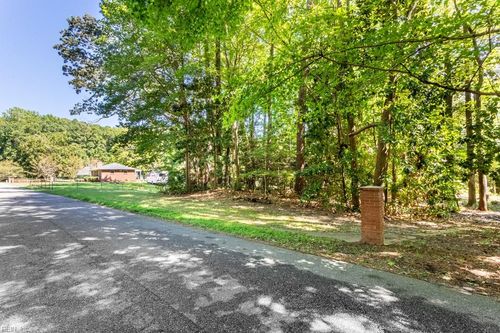42 Scufflefield Rd, Newport News, VA, 23602-7526 | Card Image