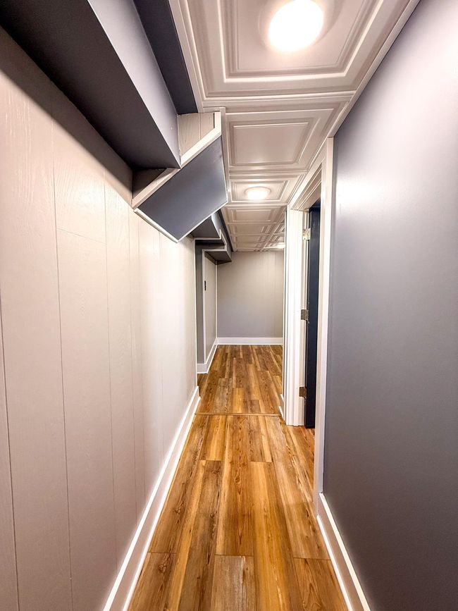 Hallway connects the lower level with a nice clean finish | Image 28