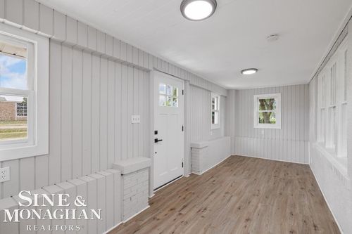 768 Pinecrest Dr, Ferndale, MI, 48220-2357 | Card Image