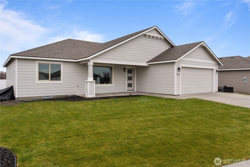 4215 W Sandy Ct, Moses Lake, WA, 98837-8035 | Card Image