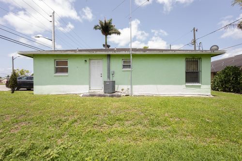 825 Dr Martin Luther King Jr Blvd W, Belle Glade, FL, 33430-3731 | Card Image