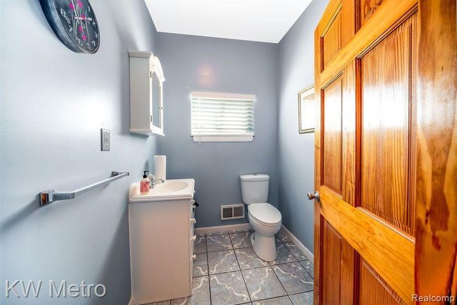 8864 Rathbone Street, Home with 3 bedrooms, 2 bathrooms and null parking in Detroit MI | Image 21