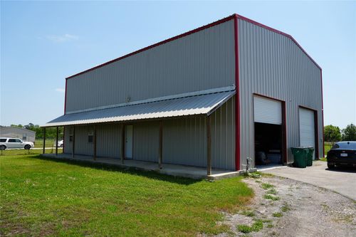 8417 Los Robles Ave, Alvin, TX, 77511-1221 | Card Image