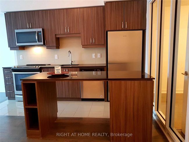SW608 - 9191 Yonge St, Condo with 2 bedrooms, 2 bathrooms and 1 parking in Richmond Hill ON | Image 11