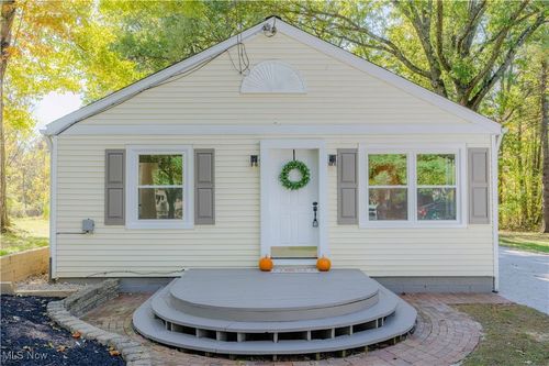 786 Southeast Ave, Tallmadge, OH, 44278-2842 | Card Image