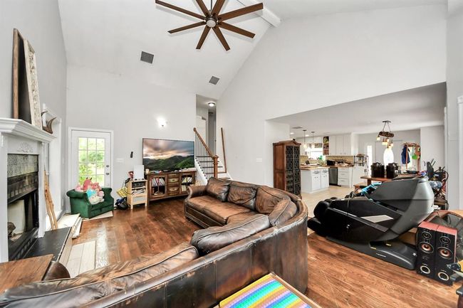 6502 S Highway 35, House other with 5 bedrooms, 3 bathrooms and 3 parking in Alvin TX | Image 17
