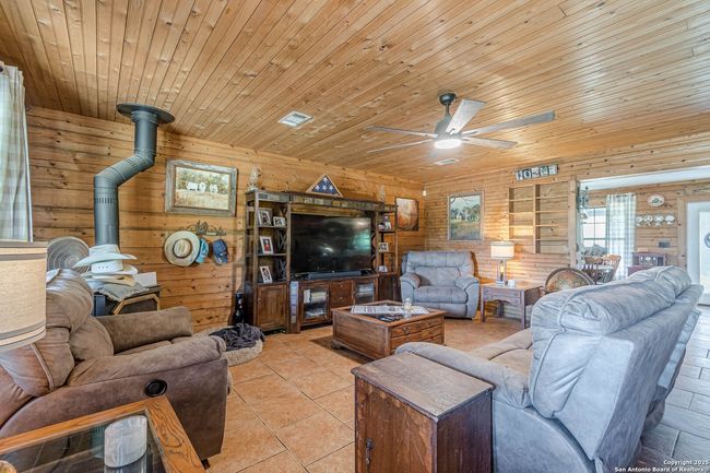 120 Dickerson Rd, House other with 3 bedrooms, 2 bathrooms and null parking in Bigfoot TX | Image 7