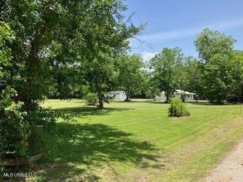 915 Robinson St, Pass Christian, MS, 39571-4206 | Card Image