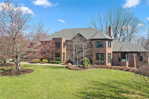 7 Meadowood Dr, Pittsburgh, PA, 15215-1828 | Card Image