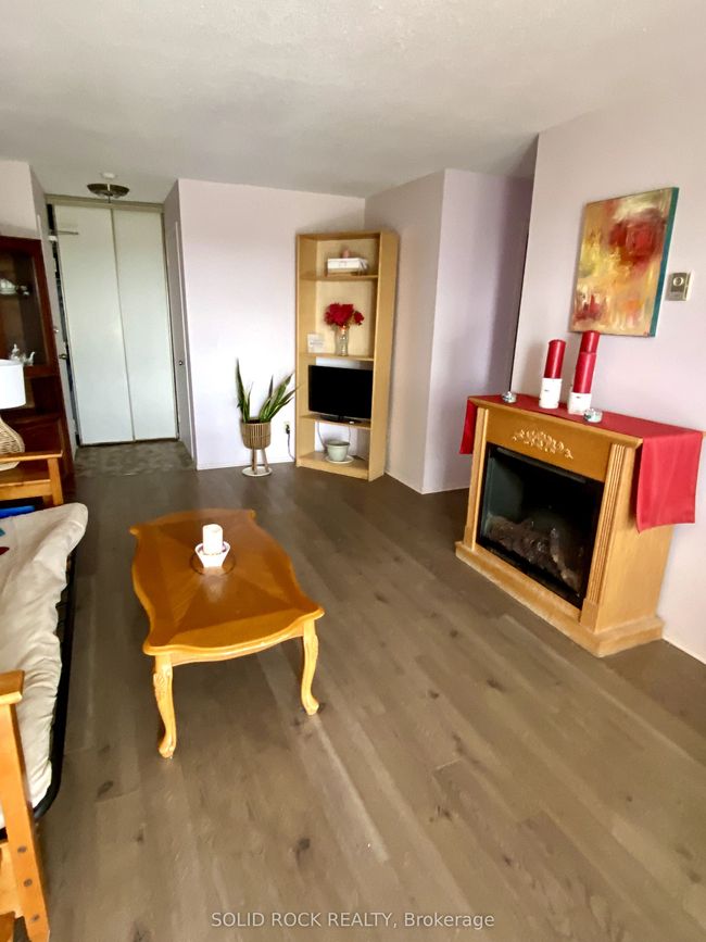 403 - 250 Brittany Dr, Condo with 3 bedrooms, 1 bathrooms and null parking in Ottawa ON | Image 12