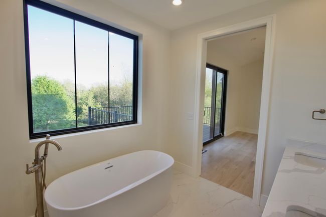 552 S Stocks Rd, House other with 4 bedrooms, 4 bathrooms and null parking in Summit WI | Image 39