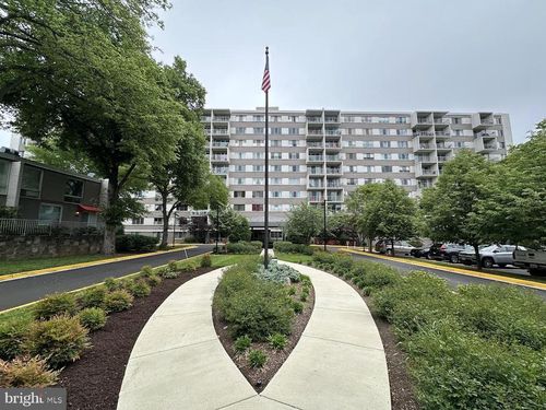 1-203-4977 Battery Ln, BETHESDA, MD, 20814-4931 | Card Image
