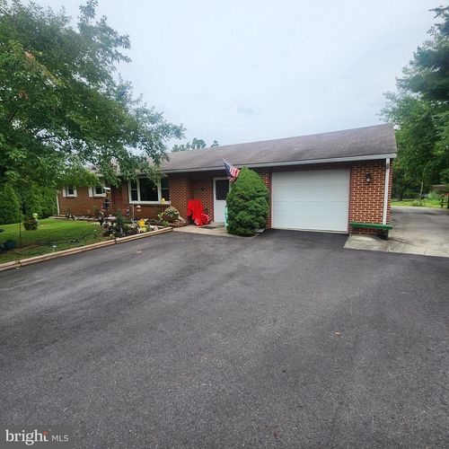 493 Criswell Dr, BOILING SPRINGS, PA, 17007-9606 | Card Image