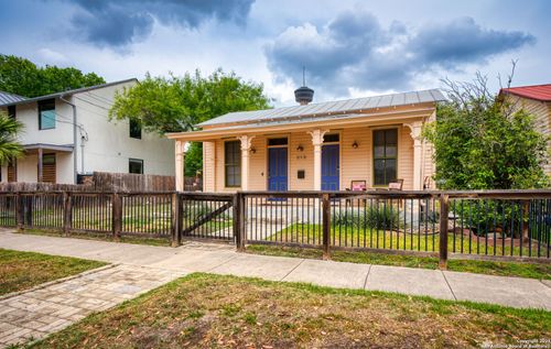 315 Barrera St, San Antonio, TX, 78210-1007 | Card Image