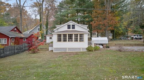 15 Hazen St, Chester, CT, 06412-1020 | Card Image