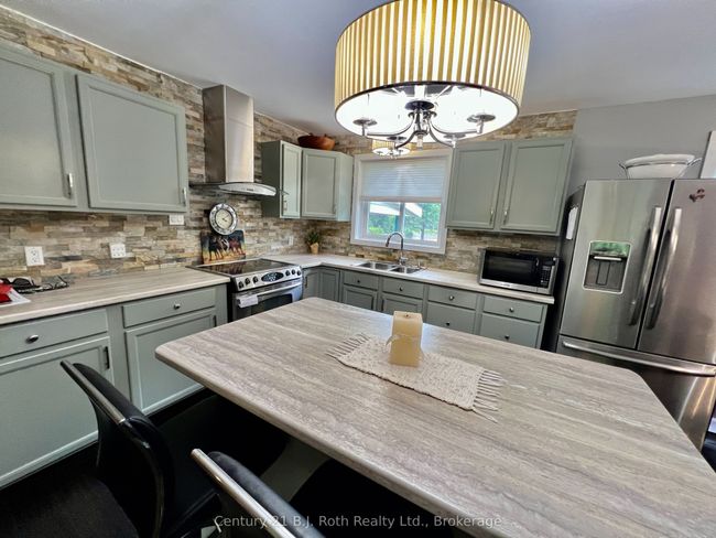 79 Albert St, House other with 4 bedrooms, 2 bathrooms and 6 parking in Sundridge ON | Image 6