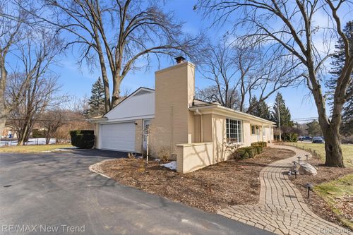 1043 Westview Rd, Bloomfield Hills, MI, 48304-2068 | Card Image