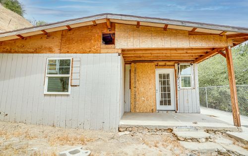 12055 Kagel Canyon Rd, Sylmar, CA, 91342-6211 | Card Image