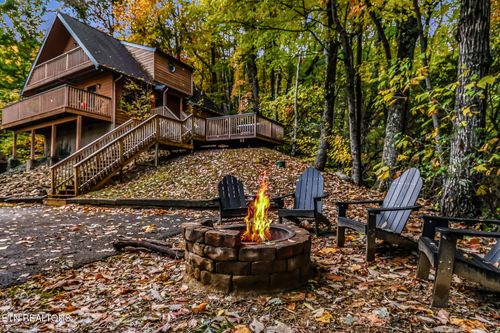 1819 Arolla Ct W, Gatlinburg, TN, 37738 | Card Image