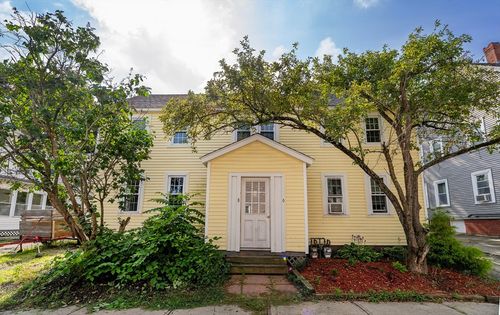 6 Spring St, Amesbury, MA, 01913-2622 | Card Image