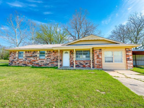 306 E Colonial Dr, Konawa, OK, 74849-2637 | Card Image