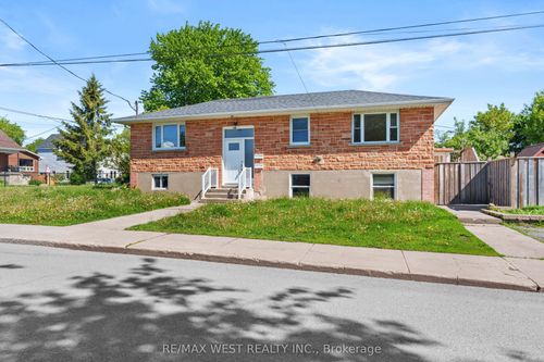 145 1st Ave, Kingston, ON, K7K2H1 | Card Image