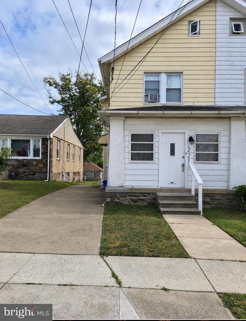 221 Ardmore Ave, UPPER DARBY, PA, 19082-2705 | Card Image