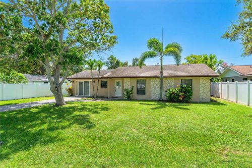 5672 Lockwood Ridge Rd, SARASOTA, FL, 34231-7349 | Card Image