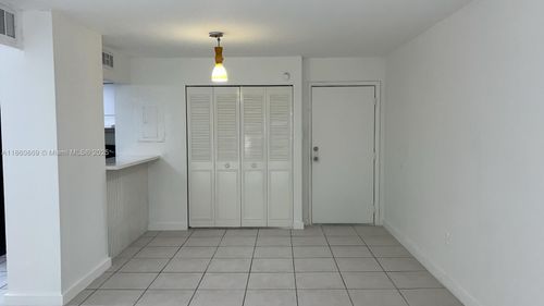 apt-403-8860 Fontainebleau Blvd, Miami, FL, 33172-4464 | Card Image