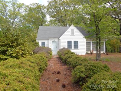 Front of the home | Image 2